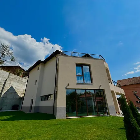The Hillside 4*