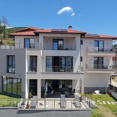 The Hillside 4*