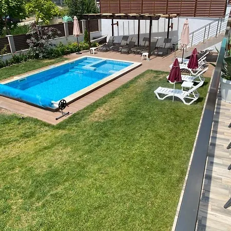 The Hillside בית הארחה 4*